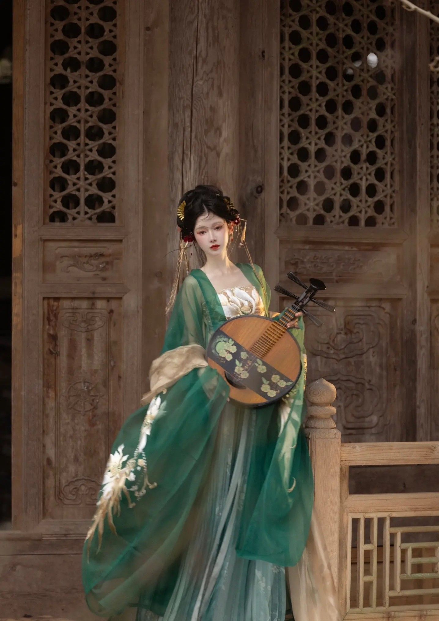 Enhanced Traditional Hanfu for Summer:A Blend of Comfort and Elegance Enhanced Traditional Hanfu for Summer:A Blend of Comfort and Elegance