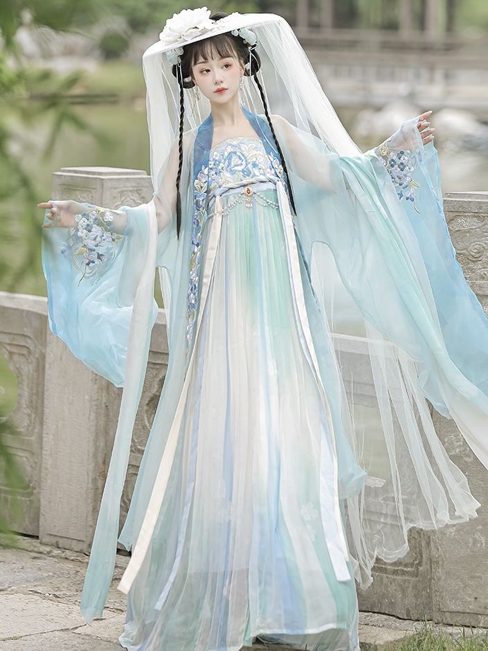 Ming-Style Hanfu Maiden:Unveiling the Elegance of Traditional Chinese Costume Ming-Style Hanfu Maiden:Unveiling the Elegance of Traditional Chinese Costume