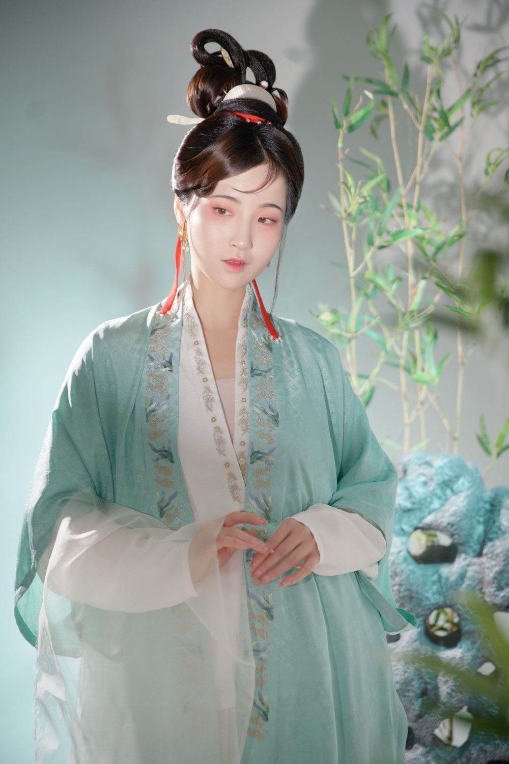 Enhancing the Daily Experience of Petite Women in Traditional Hanfu Fashion Enhancing the Daily Experience of Petite Women in Traditional Hanfu Fashion