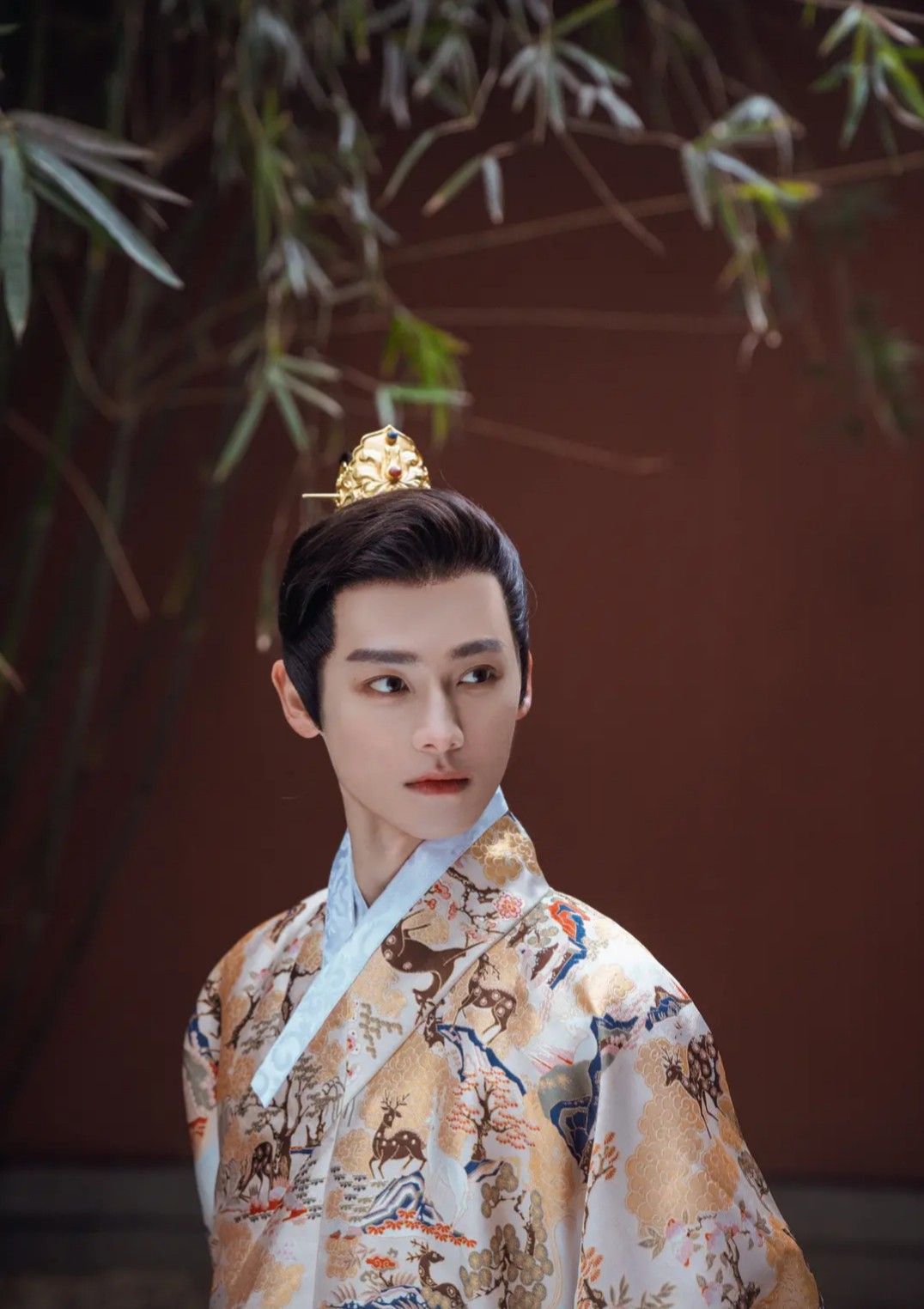 Embroidery Horseface Skirt:A Closer Look into Traditional Chinese Apparel Embroidery Horseface Skirt:A Closer Look into Traditional Chinese Apparel