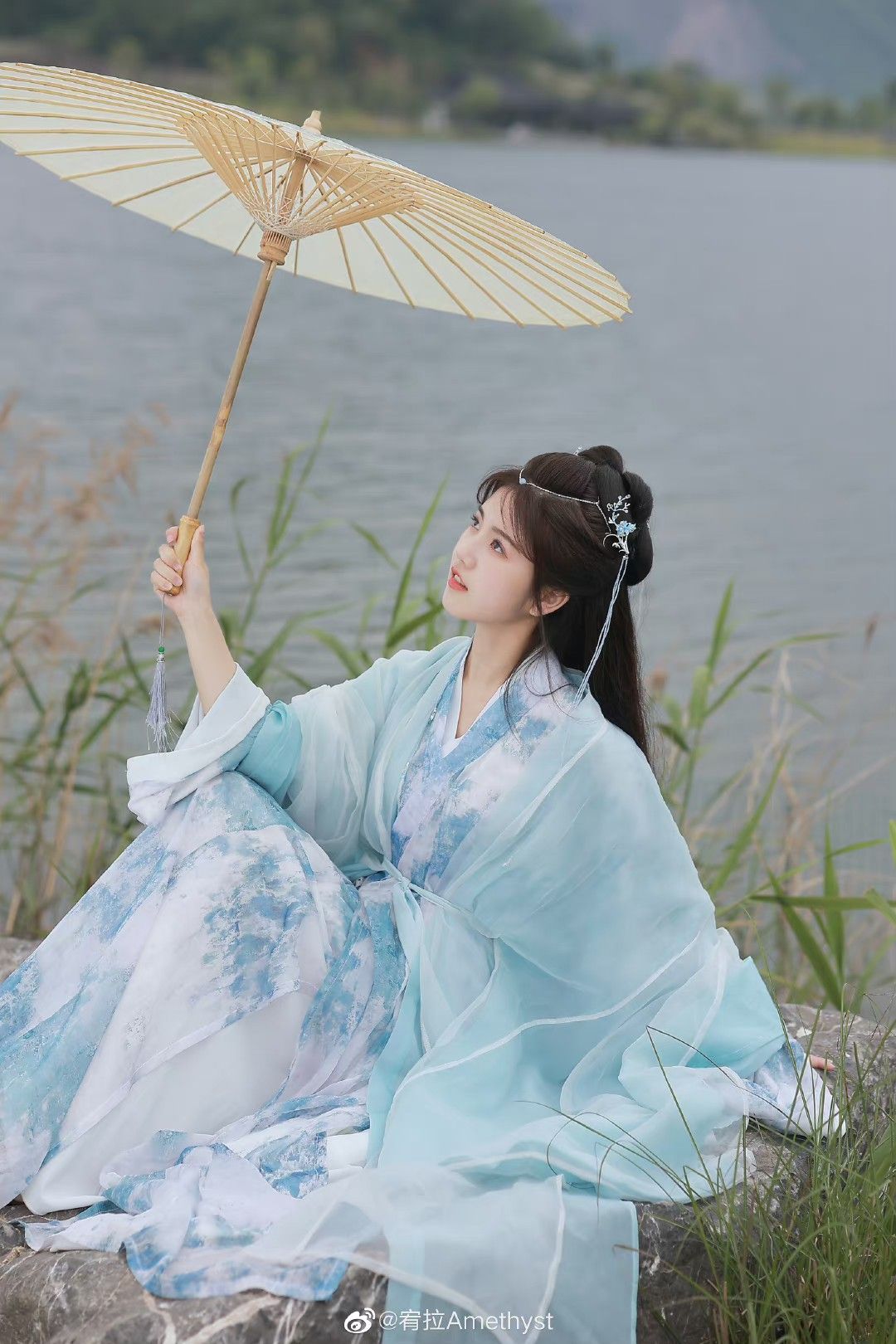 The Red Hanfu Elegance:A Tale of Ancient Costume and Modern Student The Red Hanfu Elegance:A Tale of Ancient Costume and Modern Student