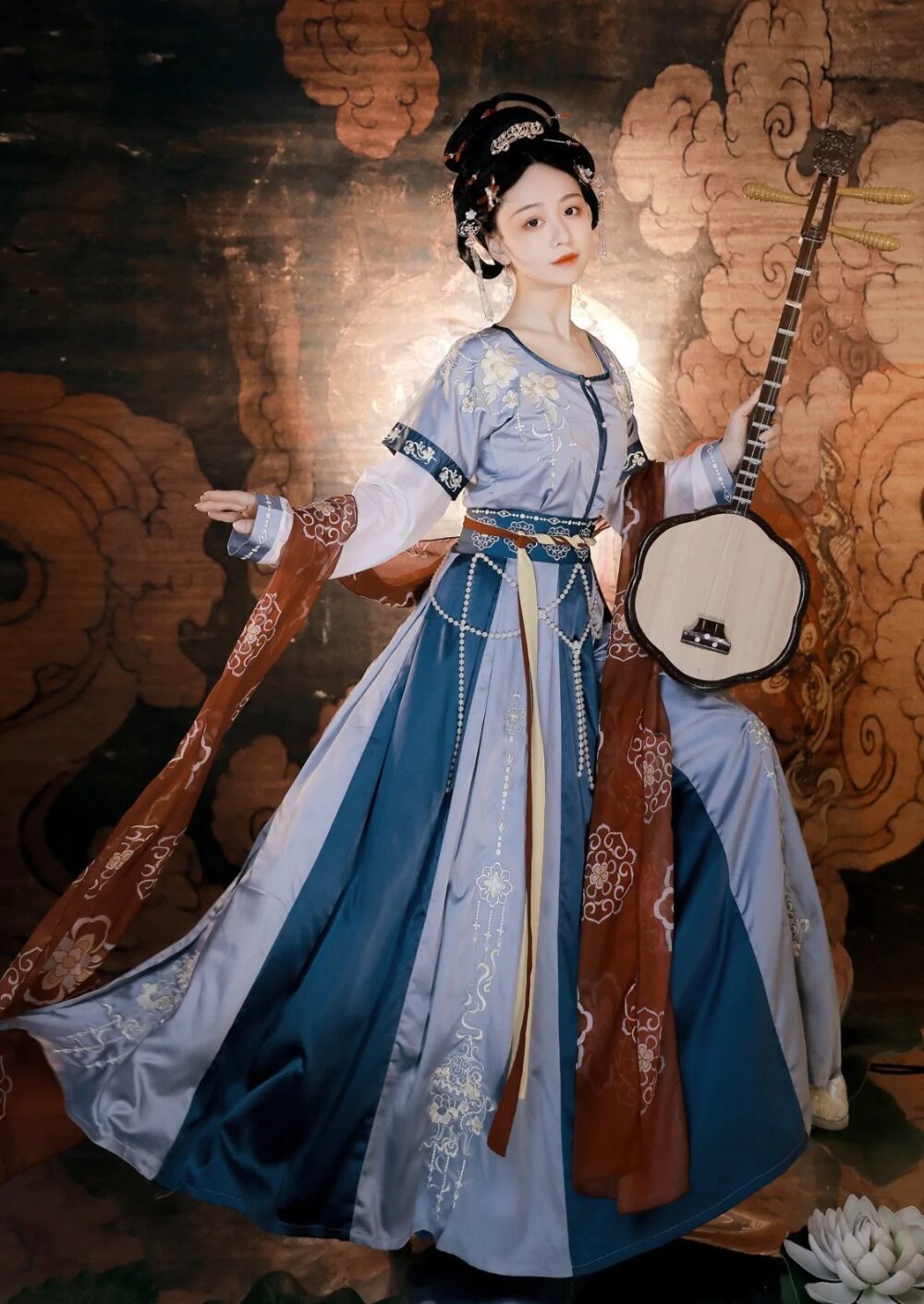 Reinventing the Classic Cheongsam Top:A Modern Evolution Reinventing the Classic Cheongsam Top:A Modern Evolution