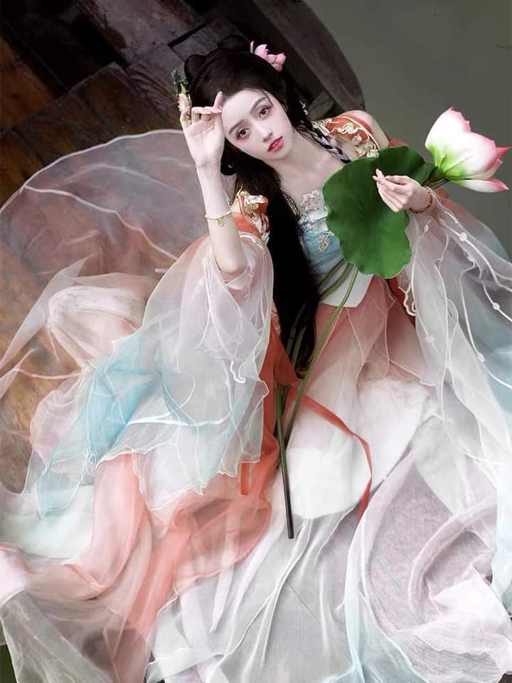 Ethereal Elegance of Little Girls in Hanfu Cheong Dress and Scholars Skirt Ethereal Elegance of Little Girls in Hanfu Cheong Dress and Scholars Skirt