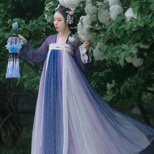 White Fish-Tail Cheongsam:A Tale of Elegance and Tradition White Fish-Tail Cheongsam:A Tale of Elegance and Tradition