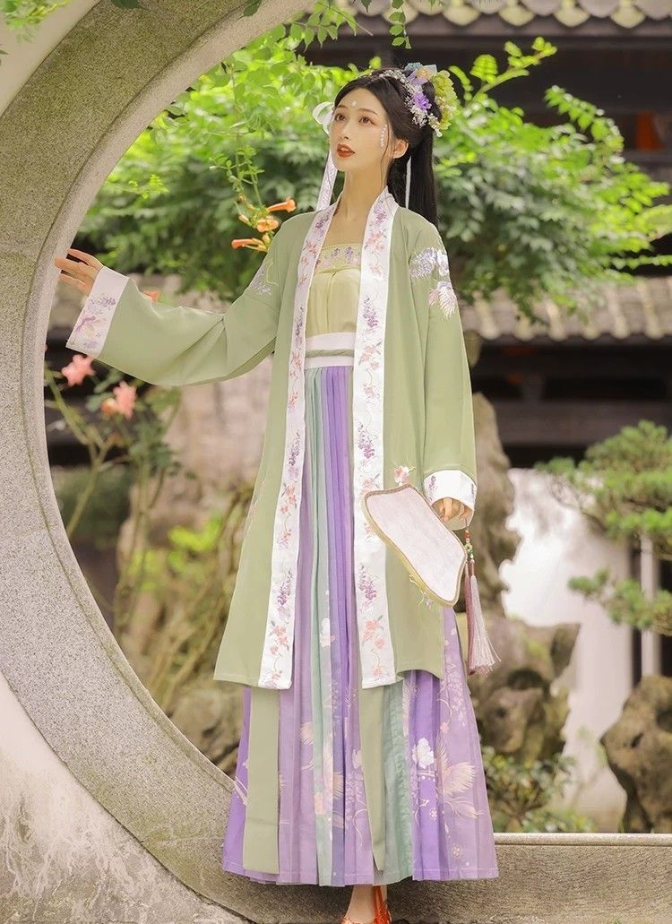 Reinventing Ming-Hanfu:A Journey Through Traditional Chinese Fashion Reinventing Ming-Hanfu:A Journey Through Traditional Chinese Fashion