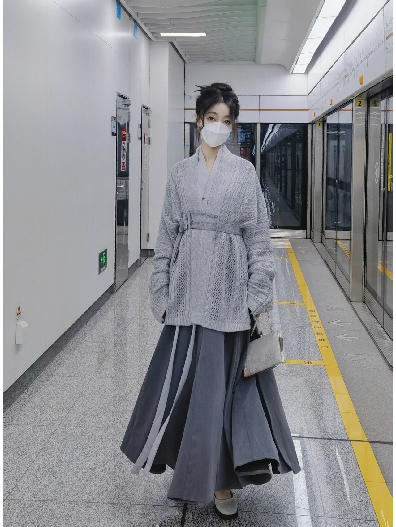 The Splendor of Hanfu:The Story of Qun Jia 汉服裙夹子) The Splendor of Hanfu:The Story of Qun Jia 汉服裙夹子)