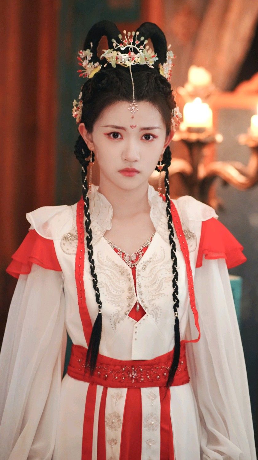 Reinventing the Short-Style Cheongsam:Modern Innovations in Traditional Fashion Reinventing the Short-Style Cheongsam:Modern Innovations in Traditional Fashion