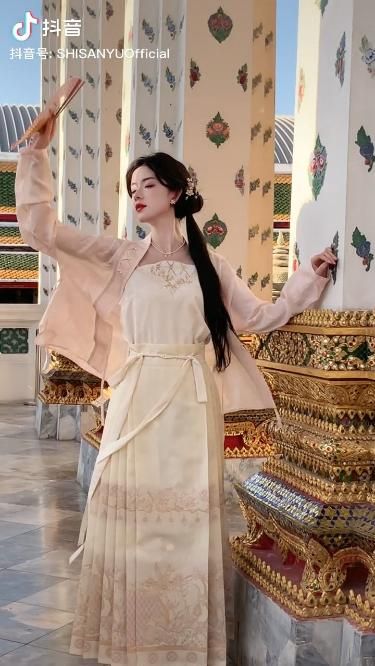 Embracing Traditional Elegance:The Allure of Qiqiao Cheekini Skirt Embracing Traditional Elegance:The Allure of Qiqiao Cheekini Skirt