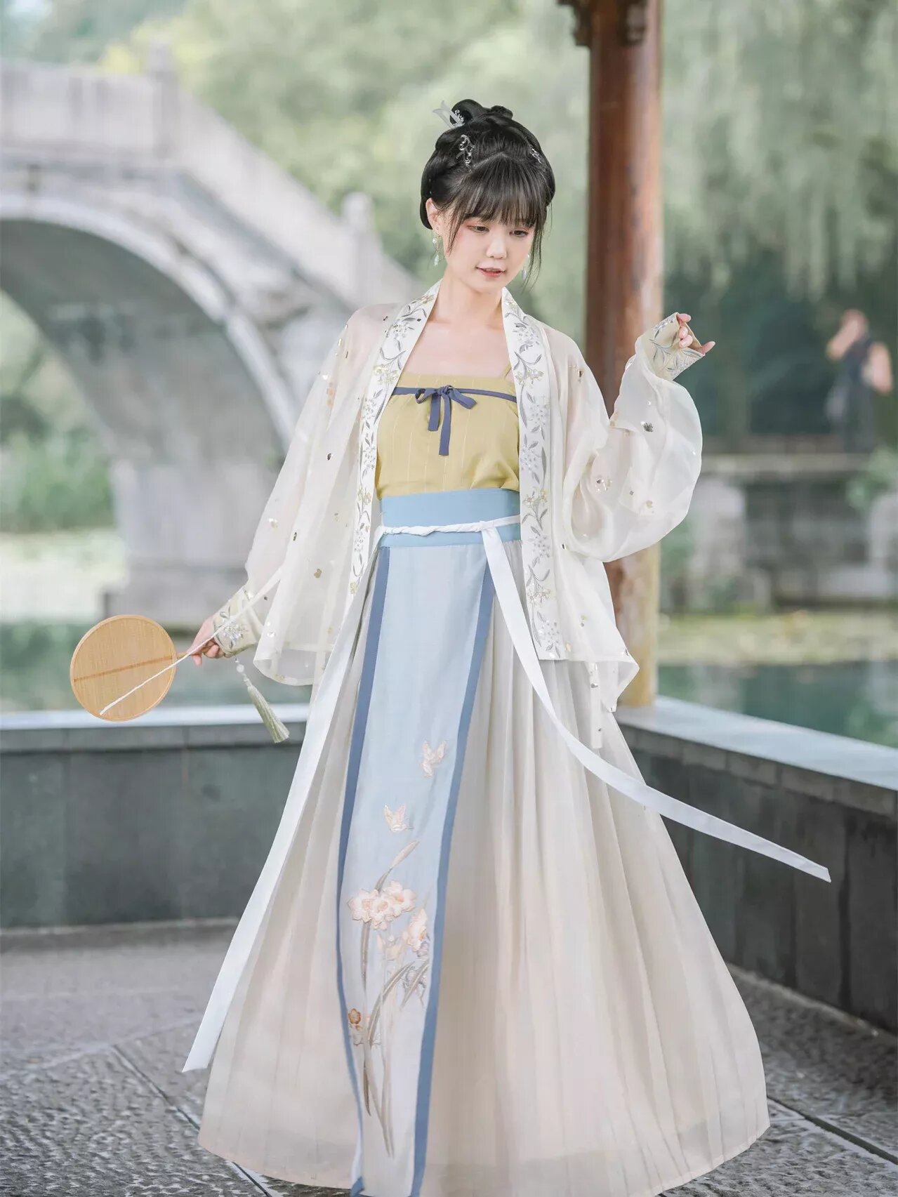 The Splendor of White Peacock Hanfu:A Journey into Traditional Chinese Elegance The Splendor of White Peacock Hanfu:A Journey into Traditional Chinese Elegance