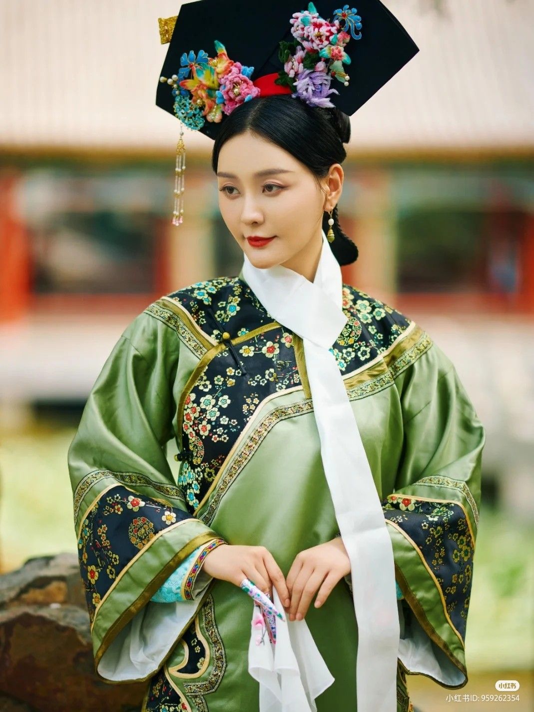 The Splendor of Hanfu Hair Ornamentation:The Story of Flower-Shaped Hairpieces The Splendor of Hanfu Hair Ornamentation:The Story of Flower-Shaped Hairpieces