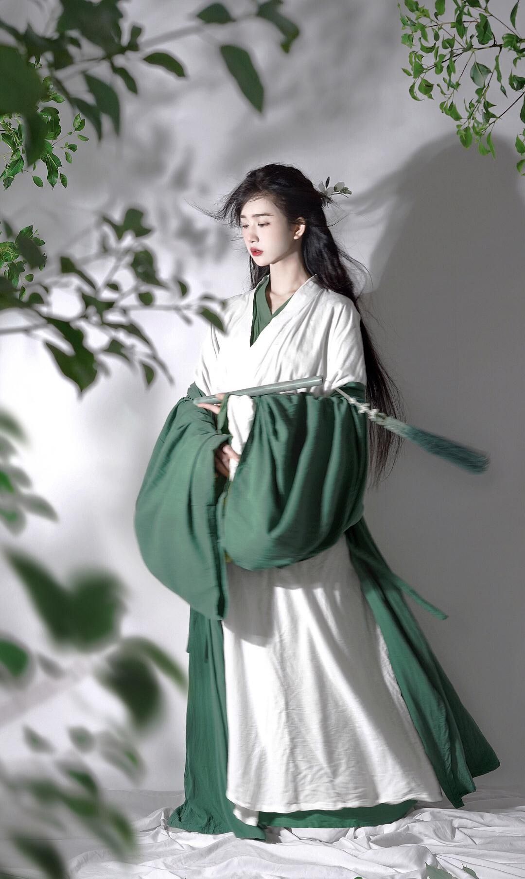 A Modern Twist on Traditional Cheongsam:The Short-sleeved改良旗袍上衣 A Modern Twist on Traditional Cheongsam:The Short-sleeved改良旗袍上衣
