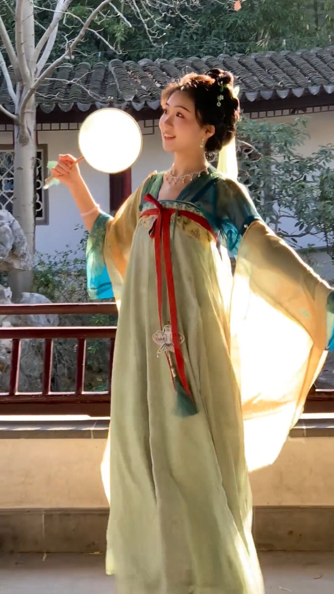 Chinese-Style Bags and Cheongsam:A Fashion Fusion Chinese-Style Bags and Cheongsam:A Fashion Fusion