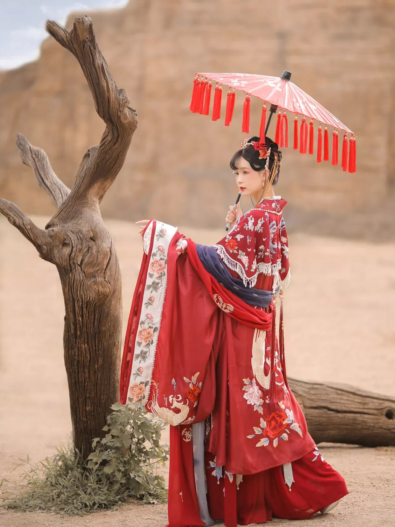Reimagining Traditional Hanfu as a Modern Toast Robe:A Journey of Evolution and Revival Reimagining Traditional Hanfu as a Modern Toast Robe:A Journey of Evolution and Revival