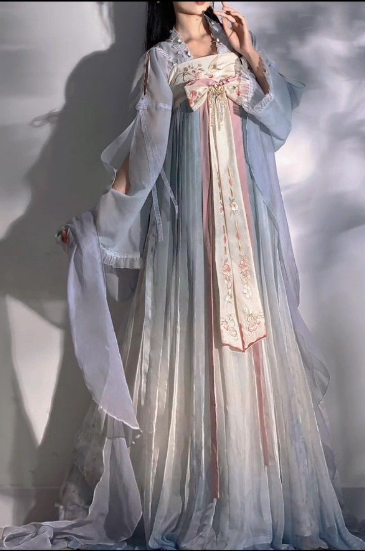 The Rise of Cheongsam and Sandals in the Republic of China Era The Rise of Cheongsam and Sandals in the Republic of China Era