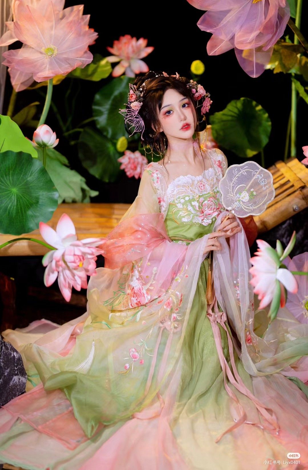 Hangzhou Silk Cheongsam:The Splendor of Satin in Traditional Elegance Hangzhou Silk Cheongsam:The Splendor of Satin in Traditional Elegance