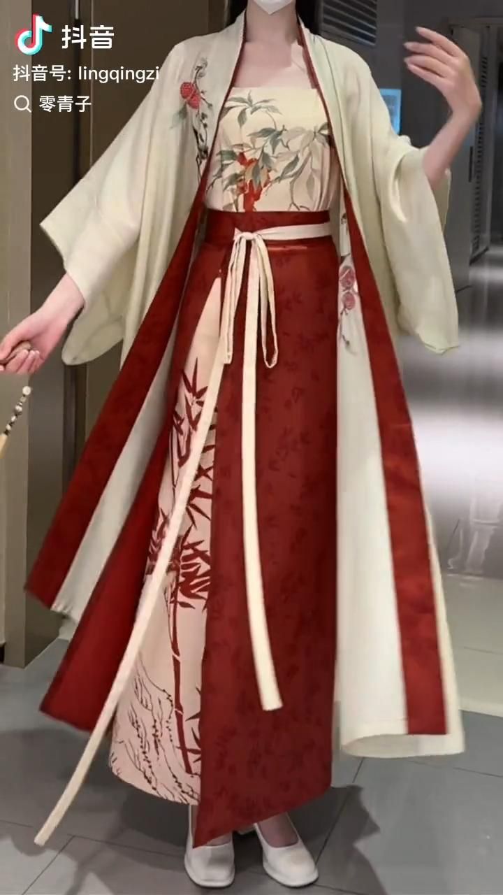 Ancient Beauty in a 12-Year-Olds Hanfu:A Fairy Tale in Traditional Chinese Attire Ancient Beauty in a 12-Year-Olds Hanfu:A Fairy Tale in Traditional Chinese Attire