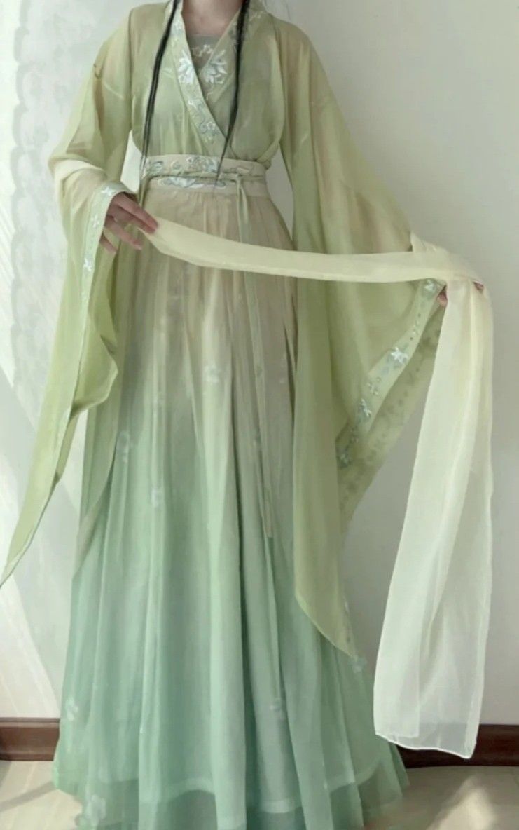 The Splendor of Hanfu:The Tang-Style Qiyao Robe in Ancient China The Splendor of Hanfu:The Tang-Style Qiyao Robe in Ancient China