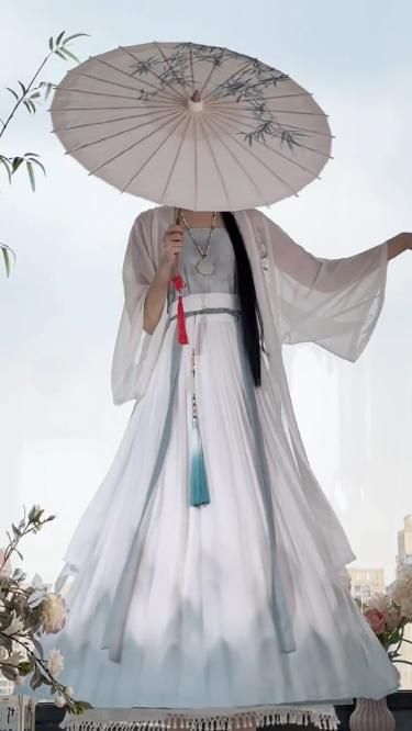 The Evolution of Cheongsam:Embodying Traditional Elegance in Modern Fashion The Evolution of Cheongsam:Embodying Traditional Elegance in Modern Fashion
