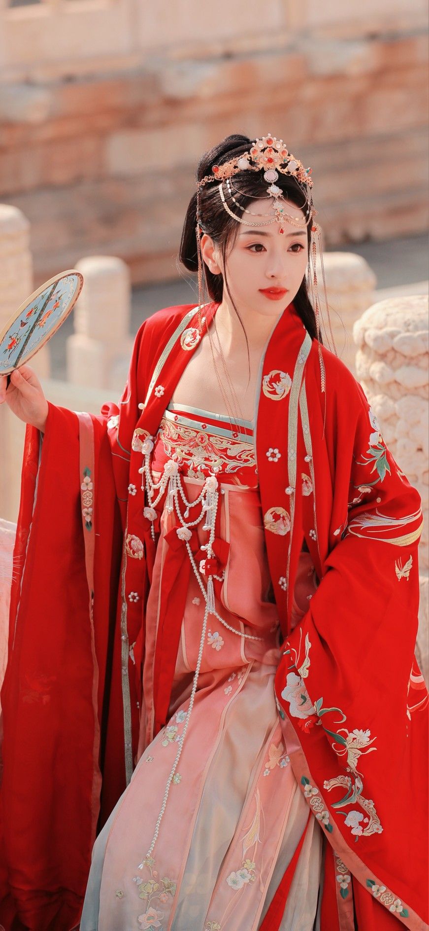 Embracing the Cool Elegance of Modern Chinese Cheongsam:The New Cold-Inspired Style Embracing the Cool Elegance of Modern Chinese Cheongsam:The New Cold-Inspired Style
