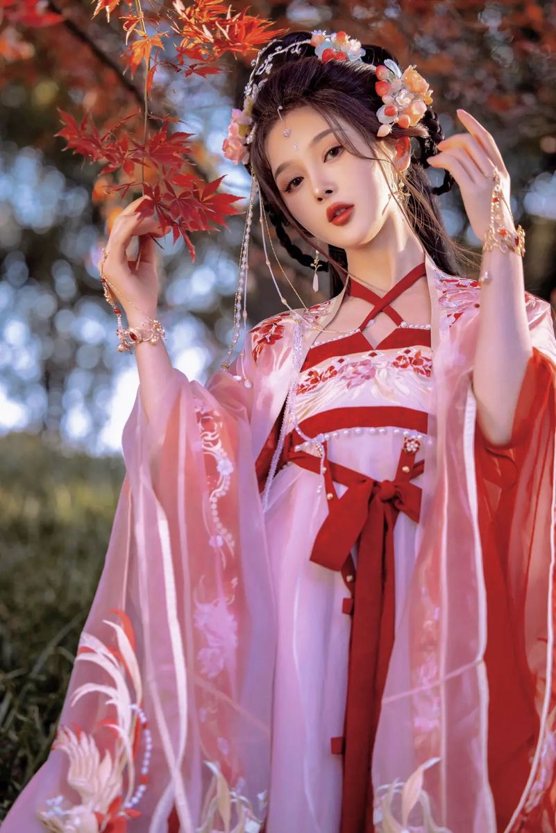 The Evolution of Traditional Hanfu Hair Accessories:A Spotlight on Post-Press Headdresses The Evolution of Traditional Hanfu Hair Accessories:A Spotlight on Post-Press Headdresses