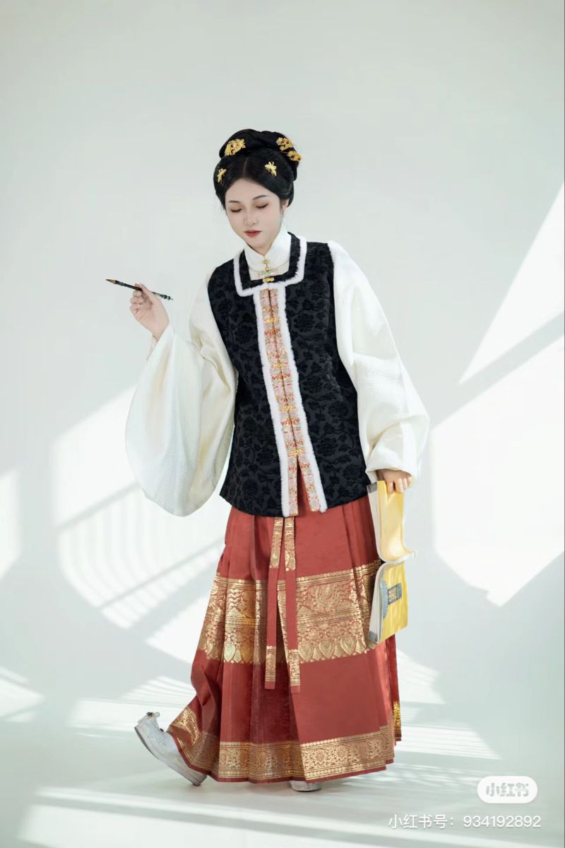 汉服嫁衣 凤冠霞帔 汉服嫁衣 凤冠霞帔