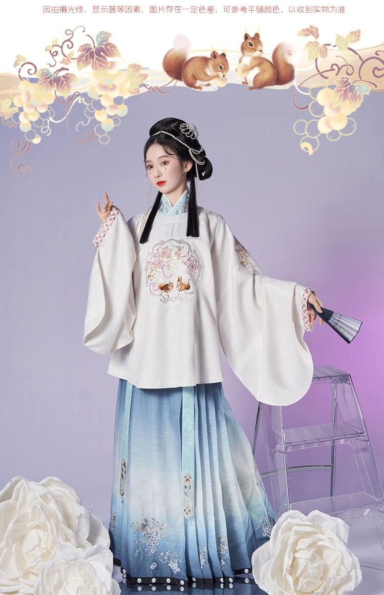 The Evolution of Shorts and Cheongsam:A Blend of Fashion and Tradition The Evolution of Shorts and Cheongsam:A Blend of Fashion and Tradition