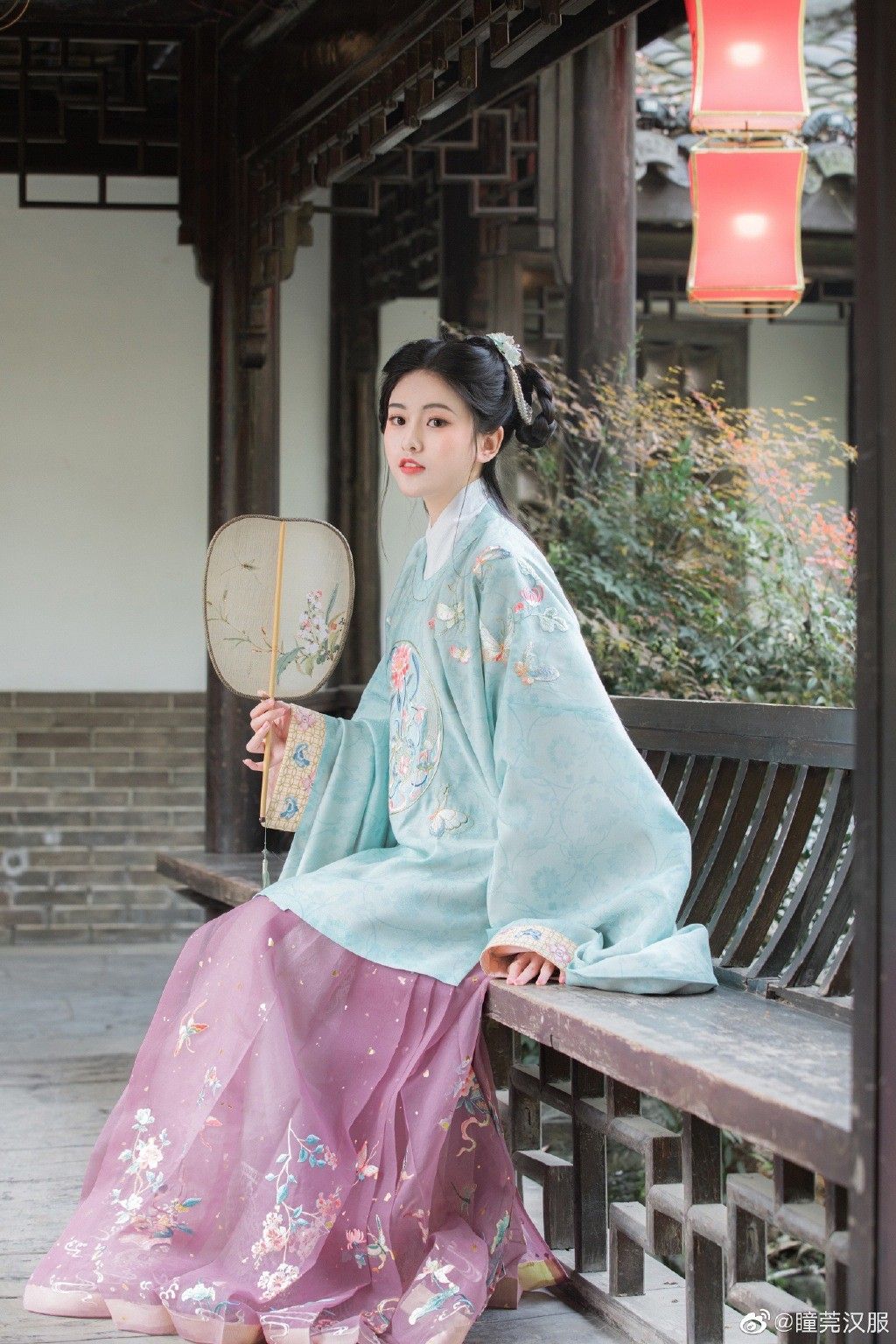 The Art of Pairing Cheongsam with Shoes:Fashionable Harmony in Traditional Elegance The Art of Pairing Cheongsam with Shoes:Fashionable Harmony in Traditional Elegance