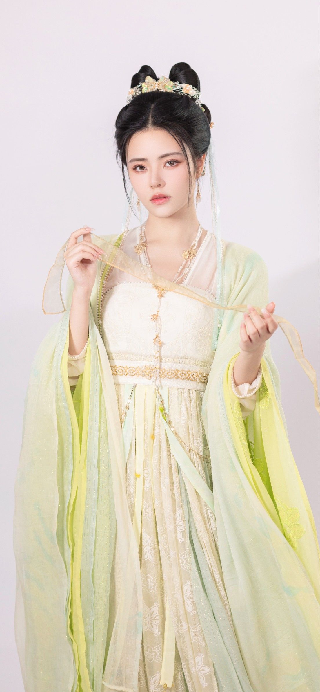 Embracing the Elegance:Red Cheongsam Headpieces Embracing the Elegance:Red Cheongsam Headpieces