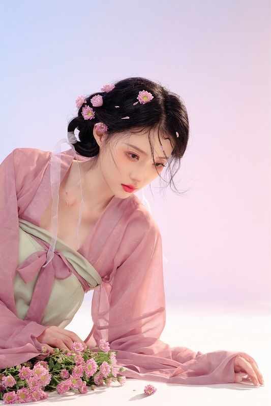 Youthful Summer Style with Modern Qipao:Fashionable Long-Length Versions for Modern Women Youthful Summer Style with Modern Qipao:Fashionable Long-Length Versions for Modern Women