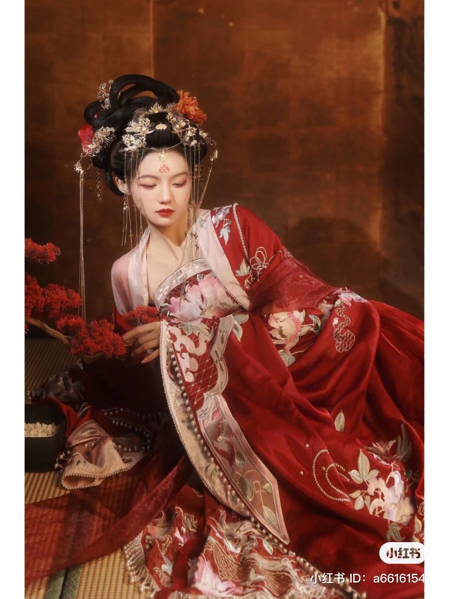 The Elegance of Horseface Skirt:A Guide to Wearing Traditional Outfit as a Modern Bridal Gown The Elegance of Horseface Skirt:A Guide to Wearing Traditional Outfit as a Modern Bridal Gown