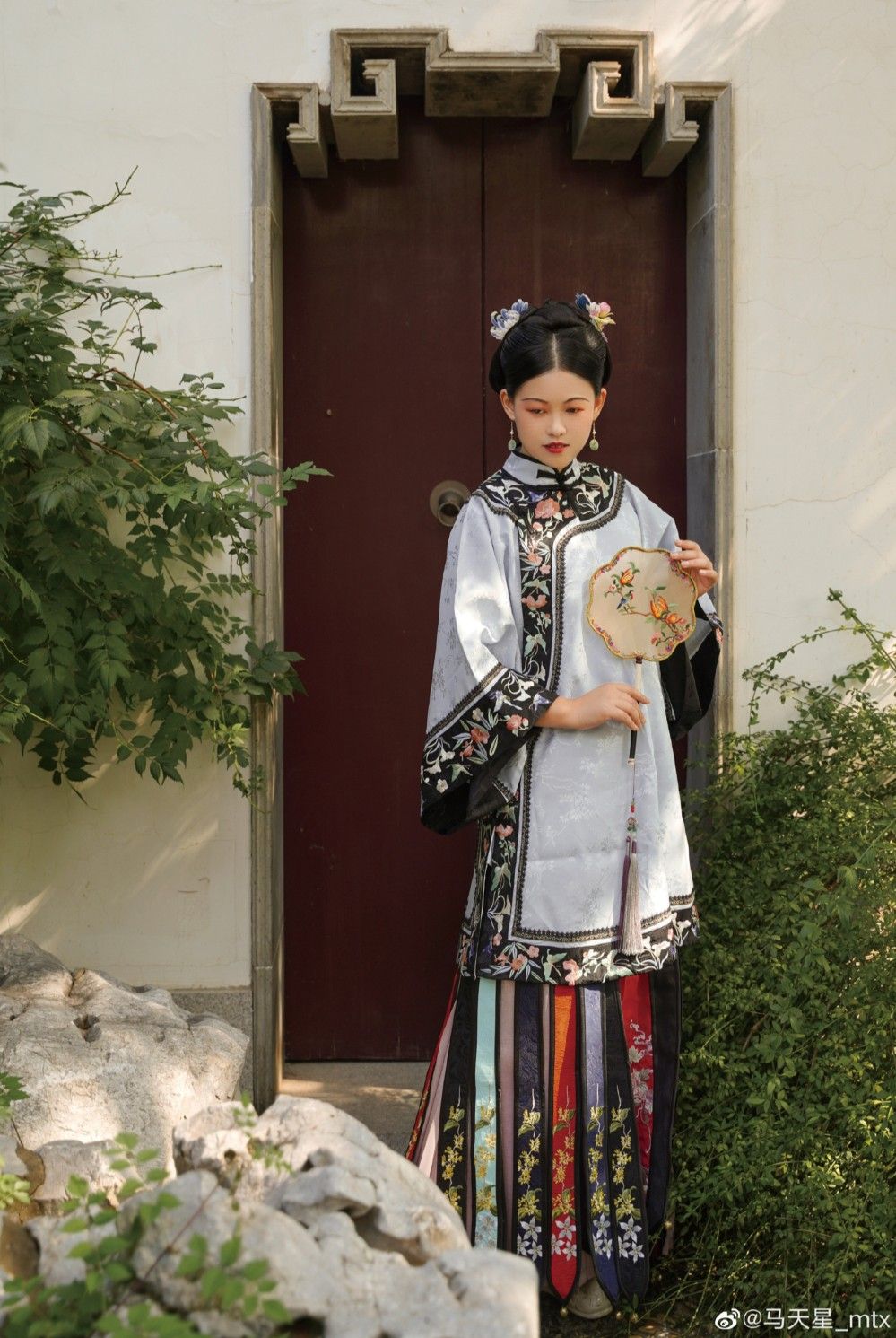The Enchantment of Aodi Cheongsam Skirt:A Medium Length Glamour The Enchantment of Aodi Cheongsam Skirt:A Medium Length Glamour