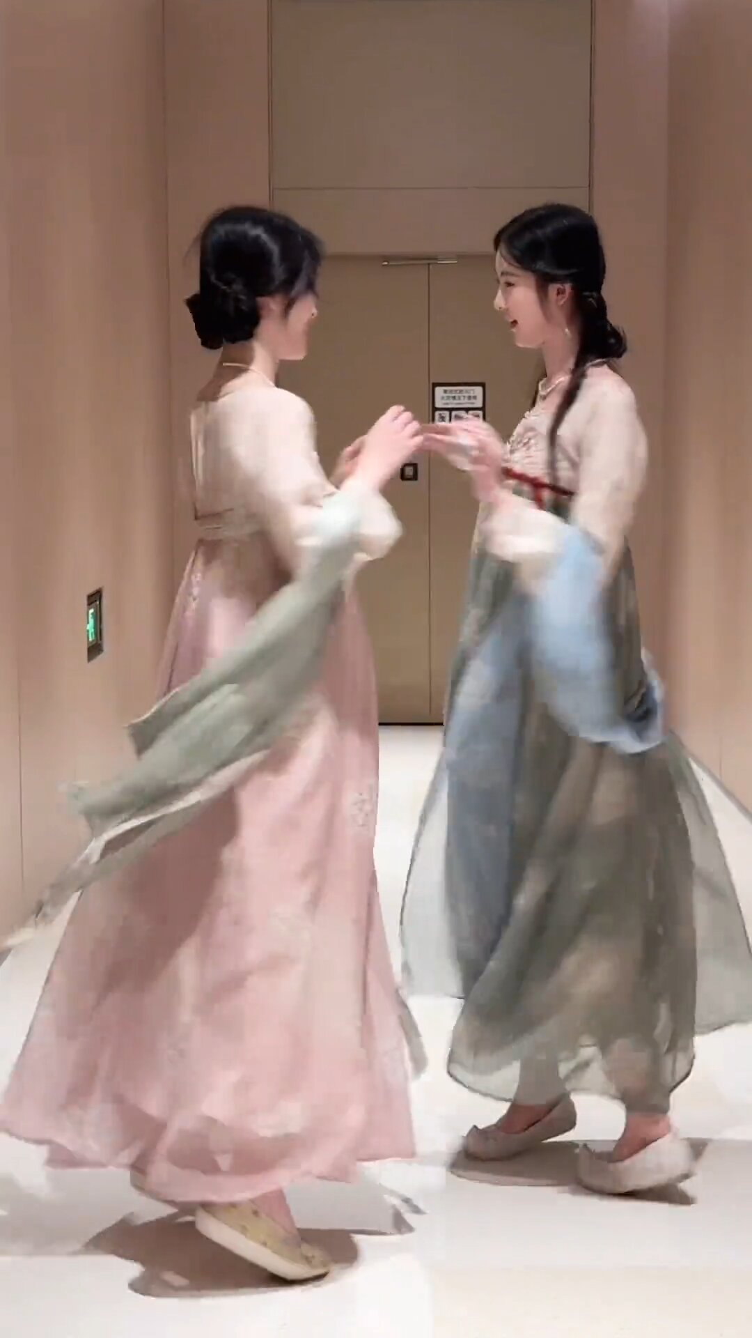 A Tale of Cheongsam Glory:The Journey to a Golden Scholarship A Tale of Cheongsam Glory:The Journey to a Golden Scholarship