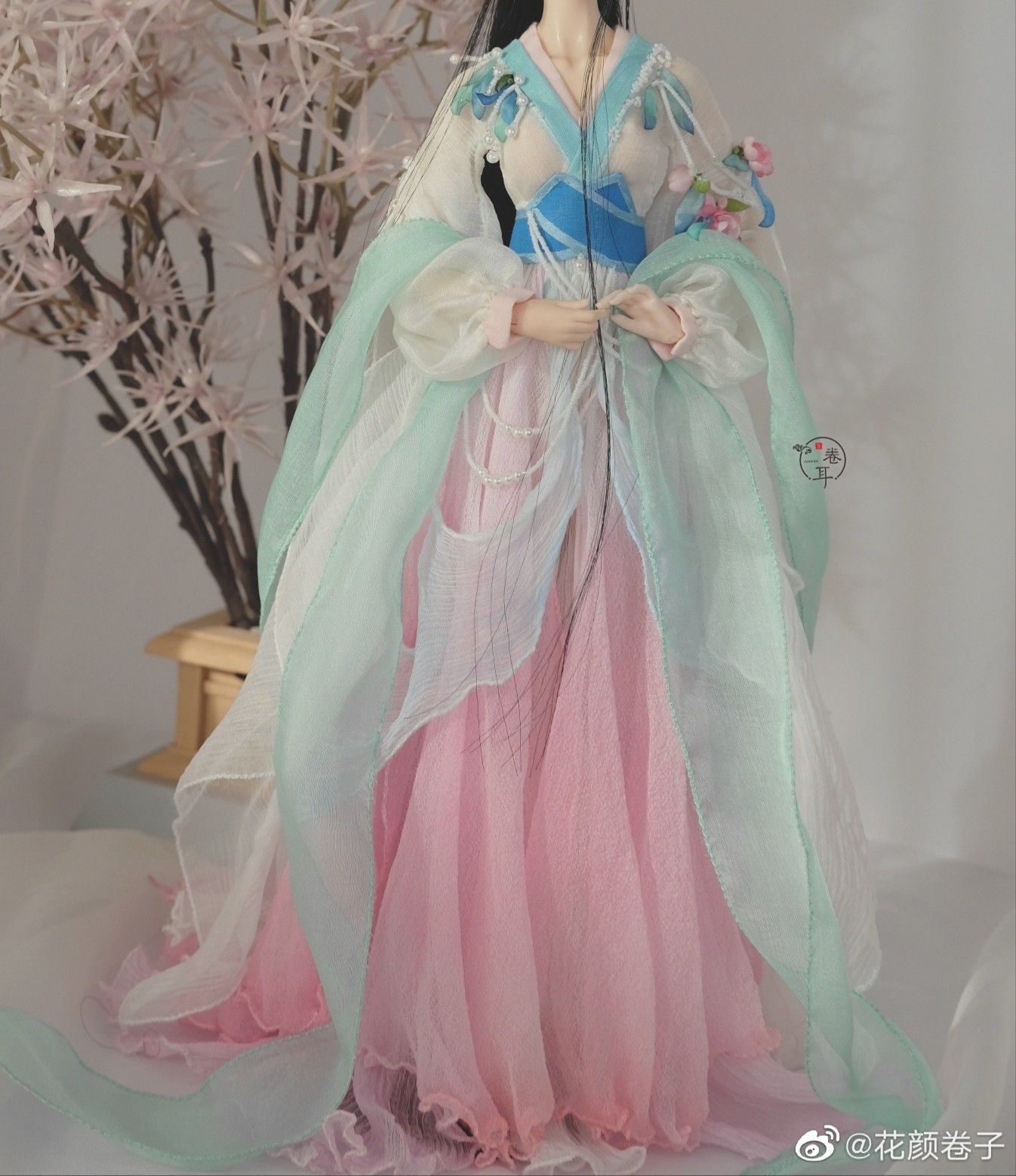 Dragon Year Celebration:The Rise of Girlhood in Traditional Hanfu Fashion Dragon Year Celebration:The Rise of Girlhood in Traditional Hanfu Fashion