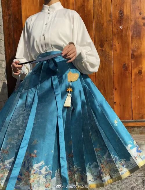 The Revival of Qipao:Echoes of the Wind in Traditional Elegance The Revival of Qipao:Echoes of the Wind in Traditional Elegance