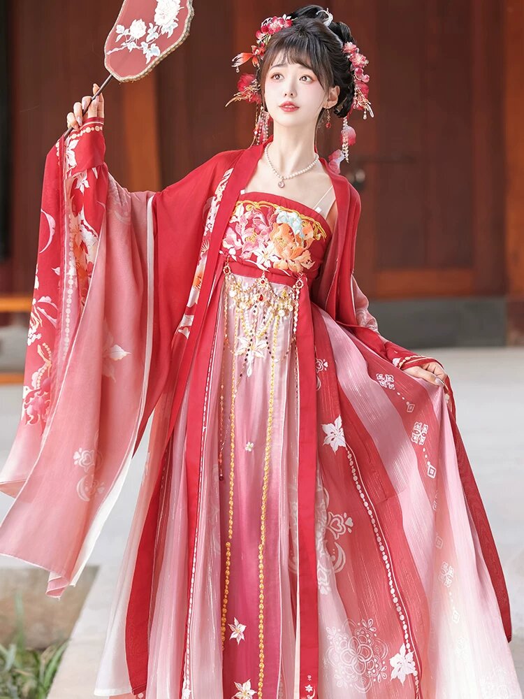 Summer in a Breezy Hanfu Chixiong Robe and Rucheng Skirt Summer in a Breezy Hanfu Chixiong Robe and Rucheng Skirt