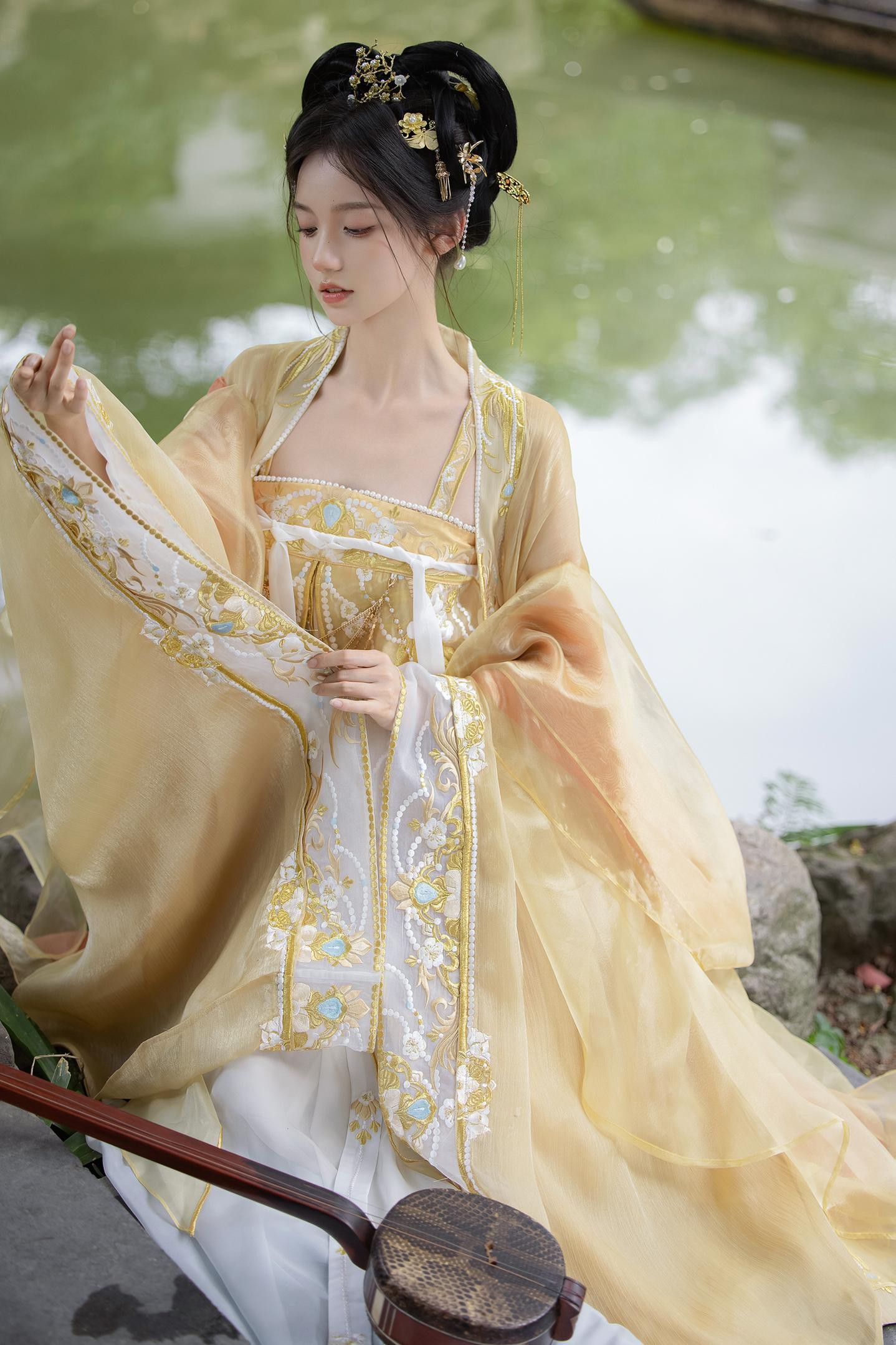 The Splendor of Hanfu:The Cultural Significance of Phoenix Crown and Bridal Robes The Splendor of Hanfu:The Cultural Significance of Phoenix Crown and Bridal Robes