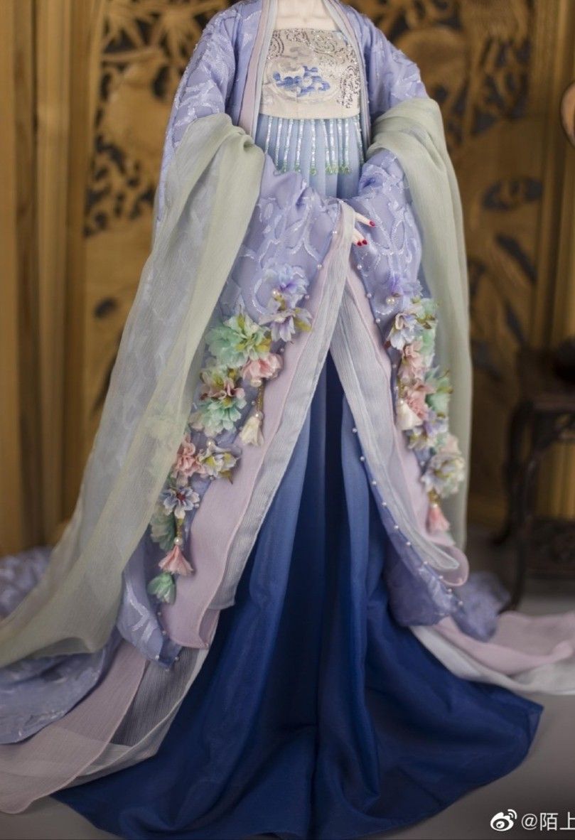 Ethereal Short-Style Hanfu:A Glimpse into the Realm of Ancient Chinese Elegance Ethereal Short-Style Hanfu:A Glimpse into the Realm of Ancient Chinese Elegance