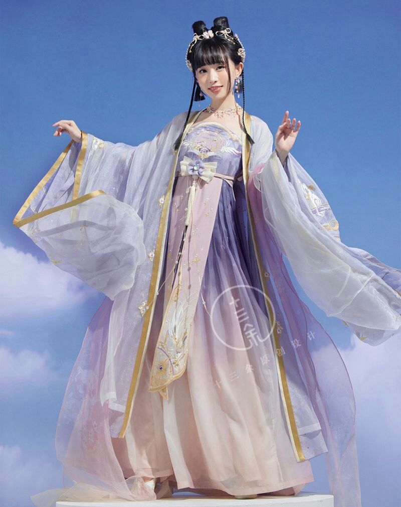 Elegant Lady Hanfu Fashion:A Complete Outfit Guide Elegant Lady Hanfu Fashion:A Complete Outfit Guide