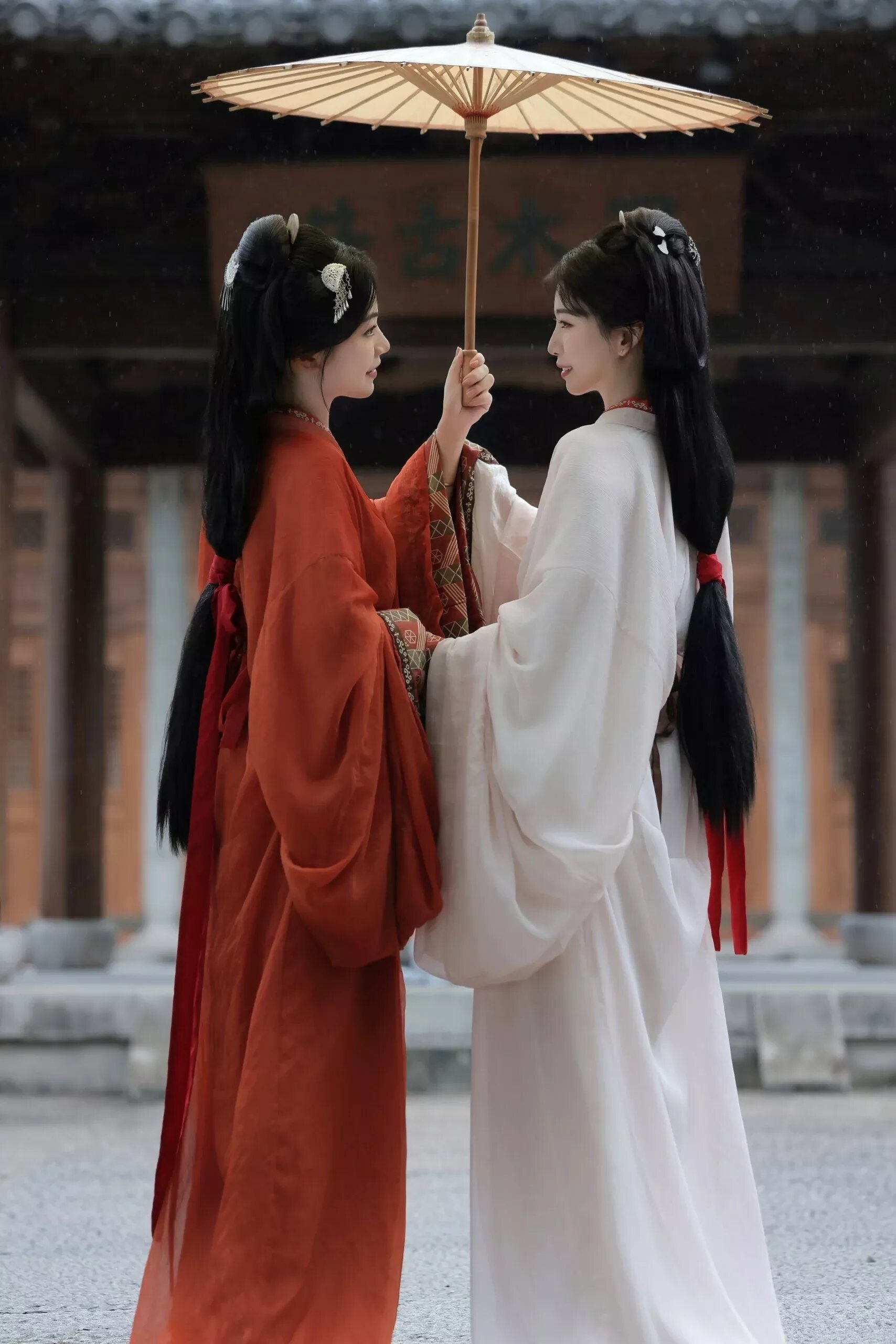 The Art of Qipao,Cape,and Shawl as Outerwear The Art of Qipao,Cape,and Shawl as Outerwear