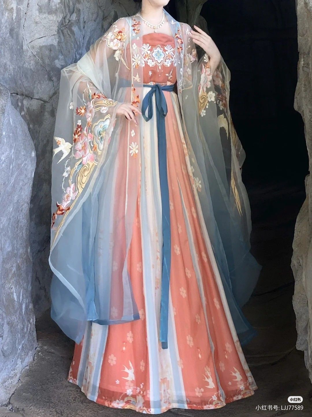 Vintage Cheongsam of Shanghai:Embracing the Timeless Charm of Traditional Elegance Vintage Cheongsam of Shanghai:Embracing the Timeless Charm of Traditional Elegance