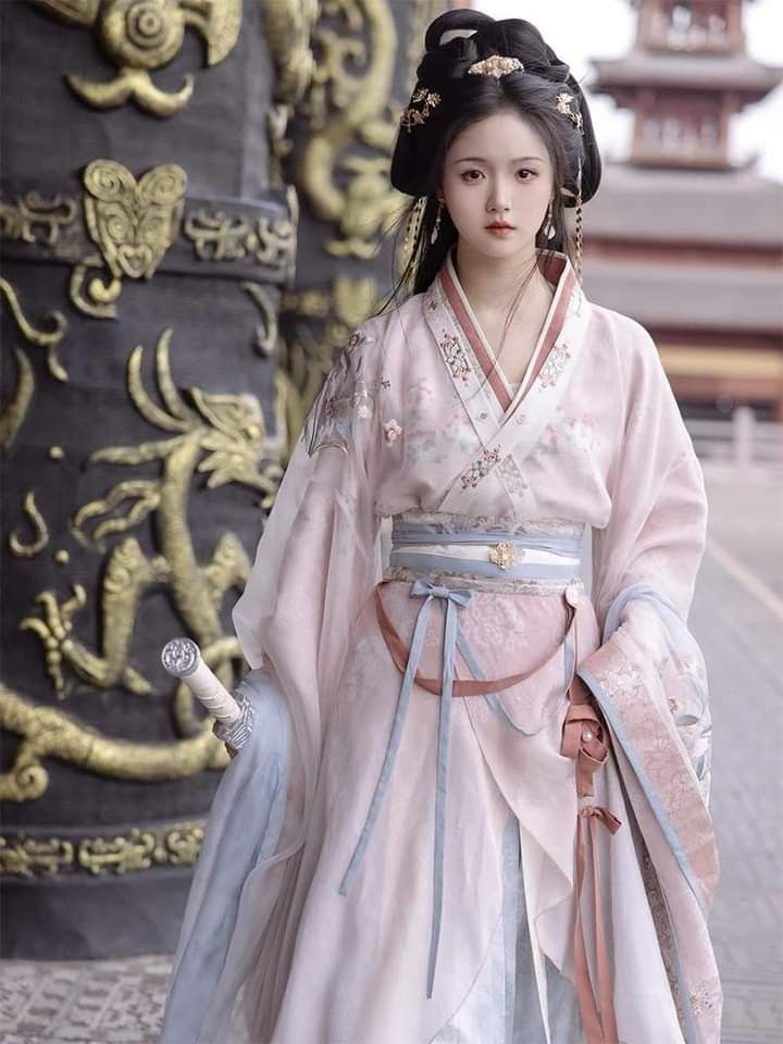 A Guide to Buying a Single-Piece Girls Hanfu Outer Robe A Guide to Buying a Single-Piece Girls Hanfu Outer Robe