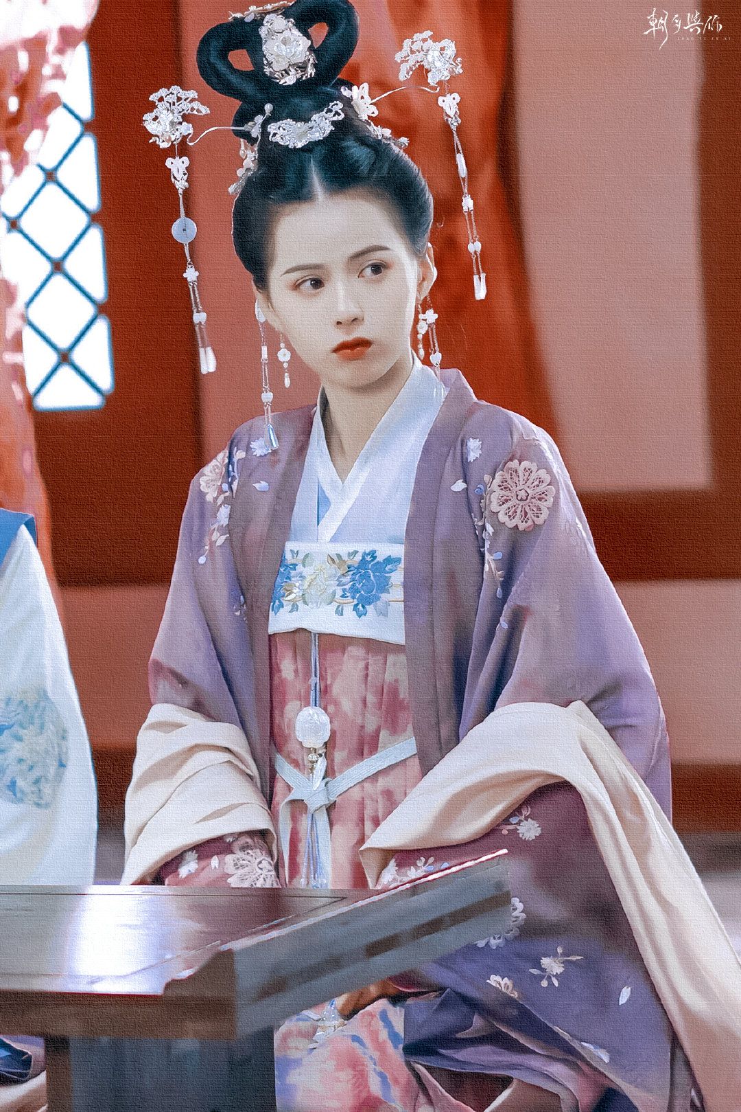 The Integration of Traditional Hanfu Hairstyles and Artificial Hair Extensions:A Modern Perspective The Integration of Traditional Hanfu Hairstyles and Artificial Hair Extensions:A Modern Perspective