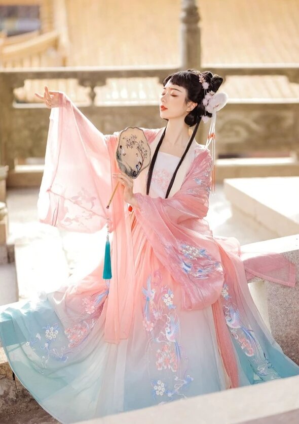 Summer Splendor in a Hanfu Princesss World Summer Splendor in a Hanfu Princesss World