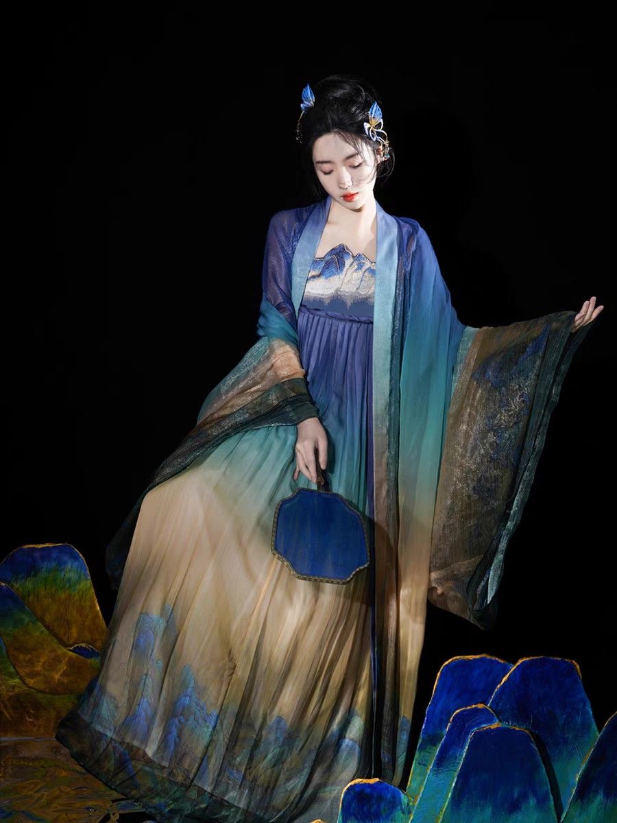 Palace联名汉服夏,传统与时尚的华丽交融 Palace联名汉服夏,传统与时尚的华丽交融