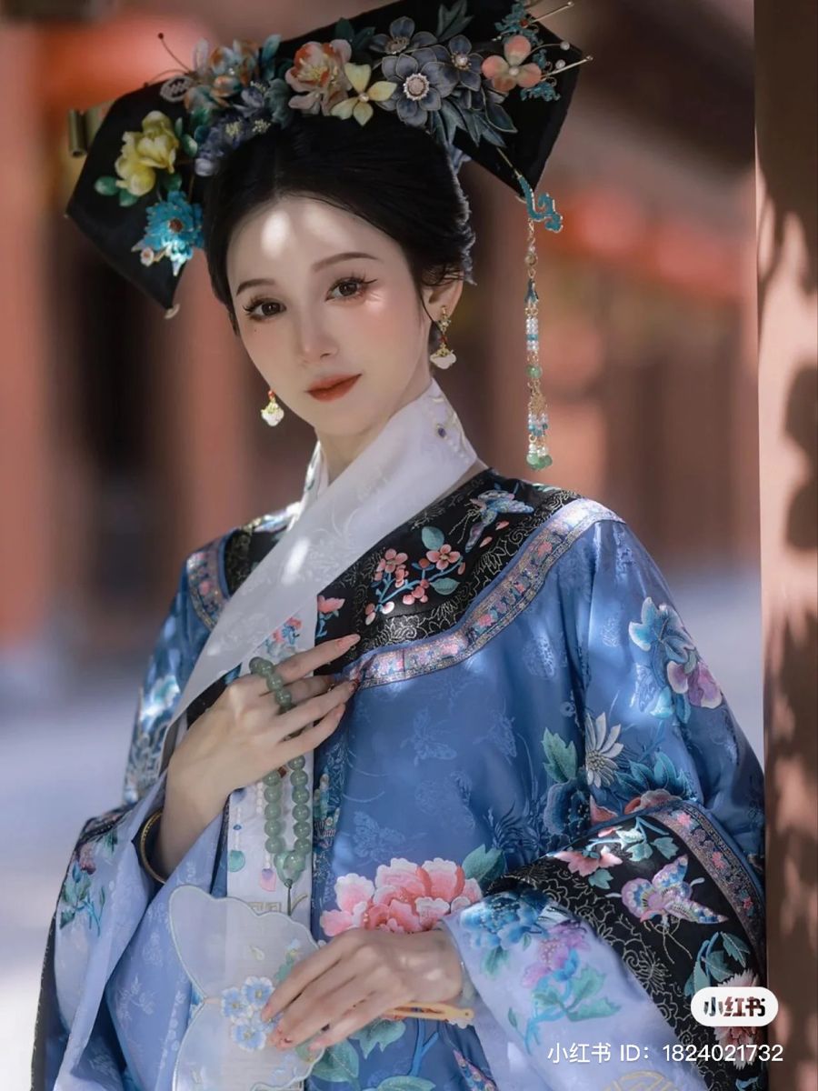 The Splendor of Cheongsam Shawls in Spring and Autumn The Splendor of Cheongsam Shawls in Spring and Autumn