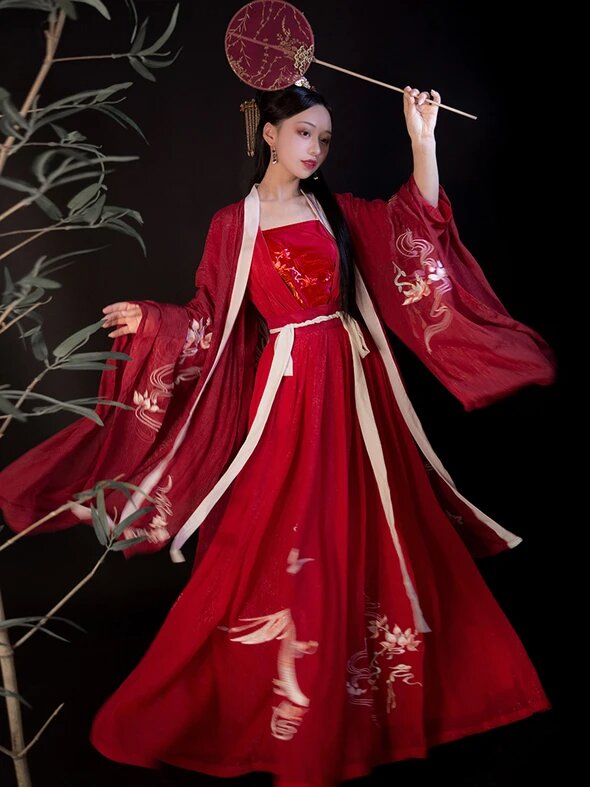 The Journey of Ordering a Traditional Wedding Gown with Qipao Charm The Journey of Ordering a Traditional Wedding Gown with Qipao Charm