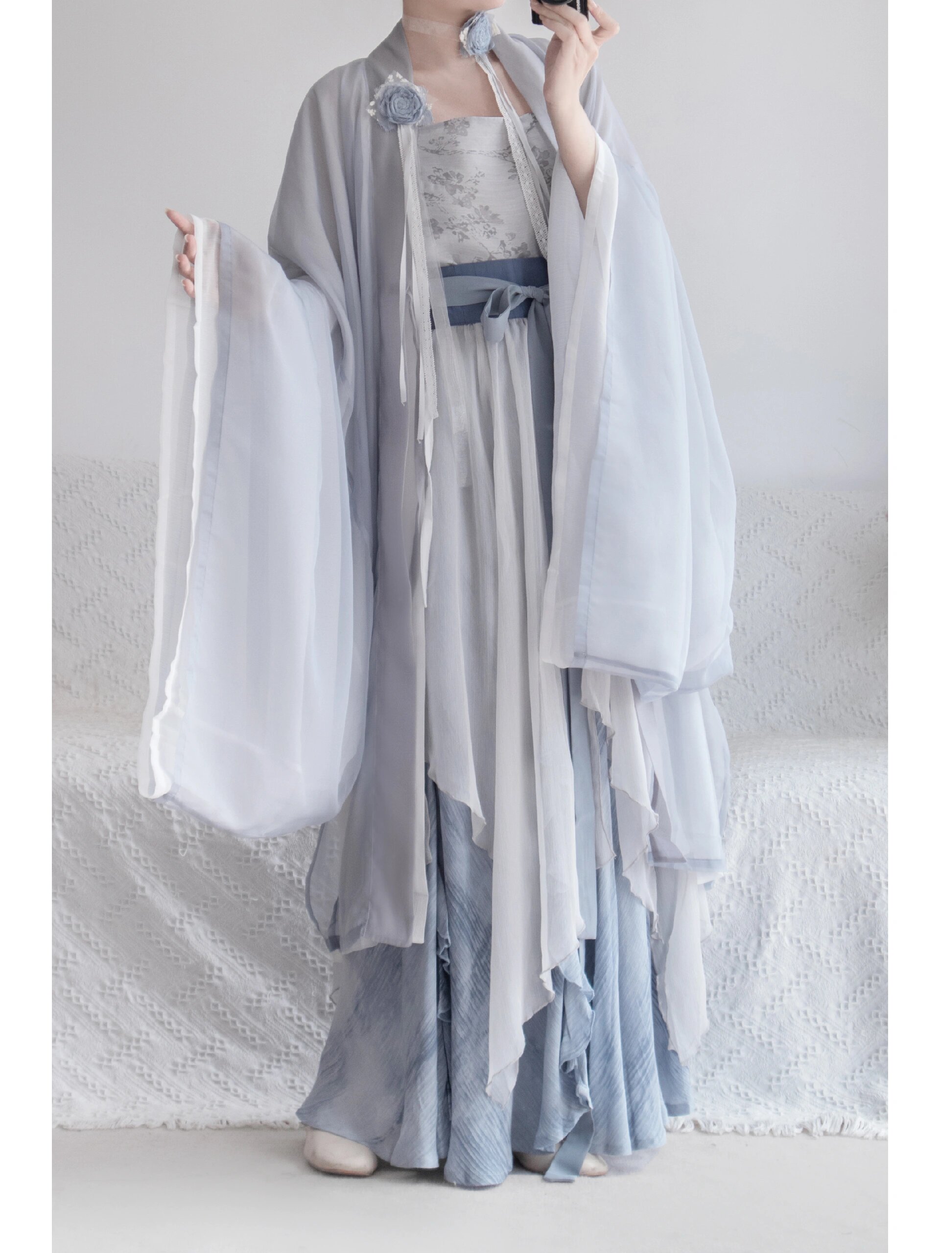 Traditional Tang-Style Blouses:Embracing the Chinese Fashion for Autumn-Winter Womens Wear Traditional Tang-Style Blouses:Embracing the Chinese Fashion for Autumn-Winter Womens Wear