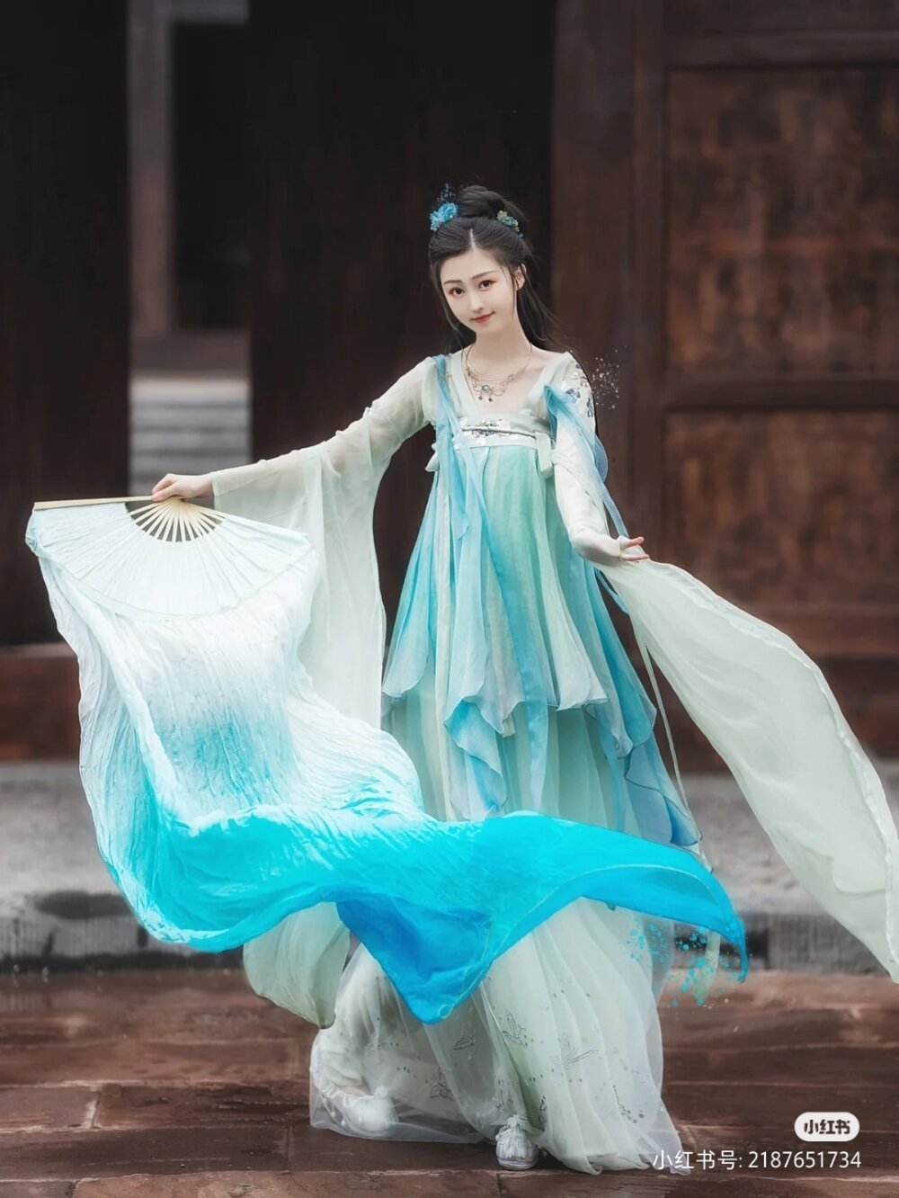 The Qipao and the Brides Mother-in-Law in Traditional Chinese Weddings The Qipao and the Brides Mother-in-Law in Traditional Chinese Weddings