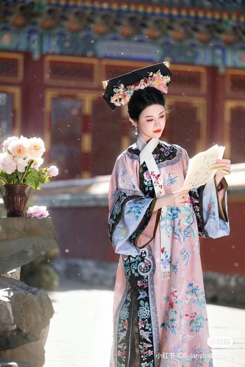 Traditional Chinese Hanfu Shoes:Modern Evolution and Innovations Traditional Chinese Hanfu Shoes:Modern Evolution and Innovations