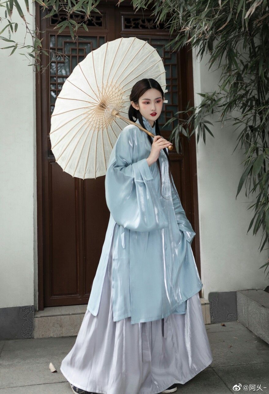 The Versatility of Cheongsam-Inspired Shoes with Delicate Slippers The Versatility of Cheongsam-Inspired Shoes with Delicate Slippers